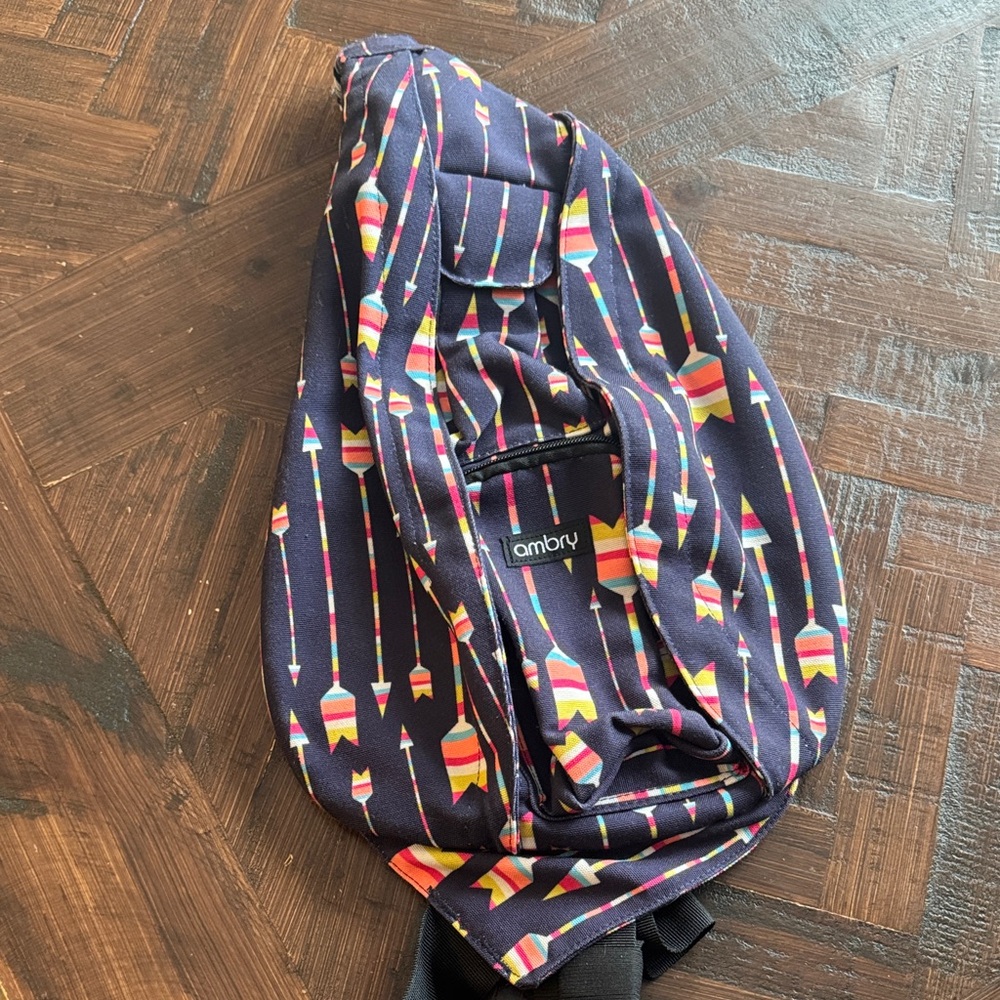 Women’s Arrow Pattern Sling Bag - Multicolor